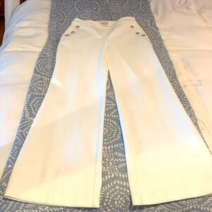 Rachel Zoe, white trousers. Pull On ease. Stretch fabric has give.